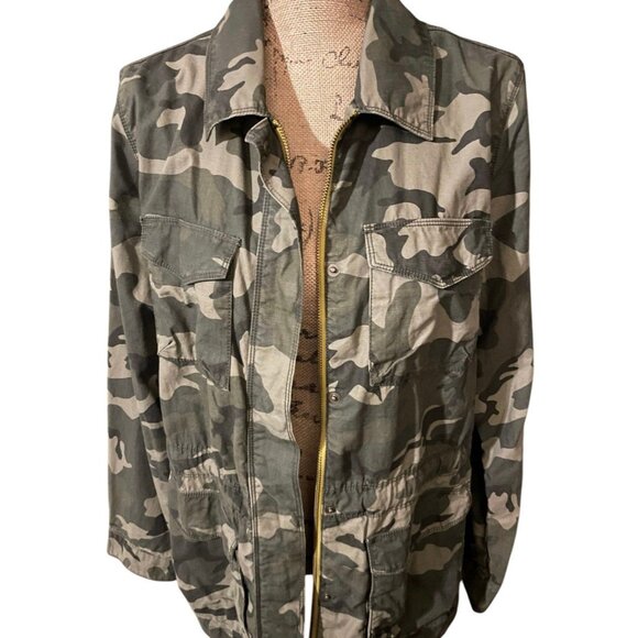 Old Navy Camo Utility Jacket‎ - Picture 3 of 7